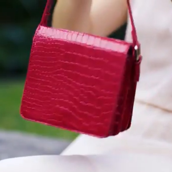 New Vibrant Red Croc-Embossed Convertible Crossbody Bag NWT - Picture 4 of 5